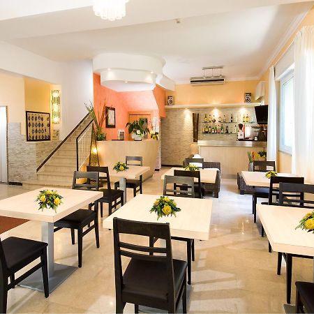 Hotel Ferrara Cattolica Ngoại thất bức ảnh